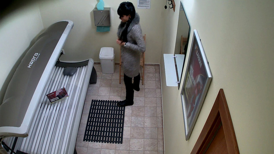 Her hairs are matching her clothes in terms of colors - XXXonXXX - Pic 1