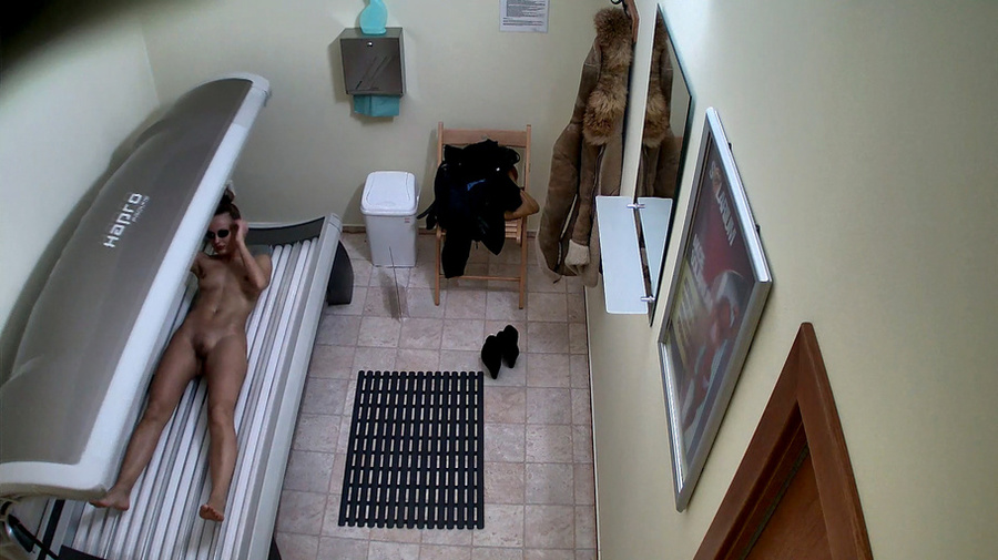 Tanned female with brown hair undressed fur coat - XXXonXXX - Pic 9