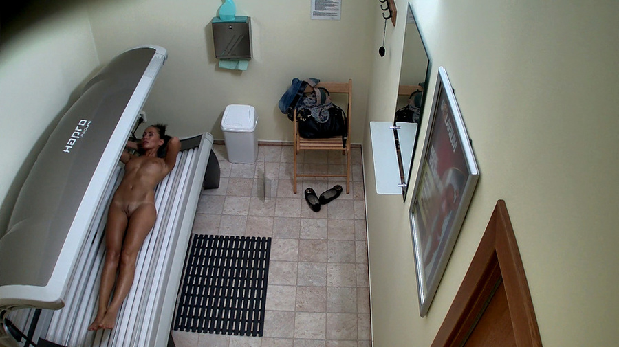 Slender tanned woman in jeans miniskirt and colorful top - XXXonXXX - Pic 3