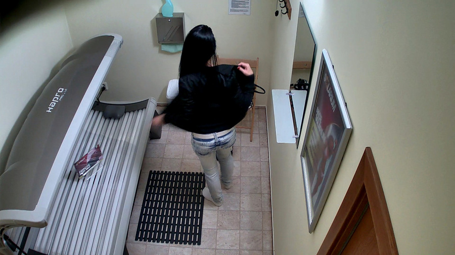 Long-legged brunette in black top with a dee-cleavage - XXXonXXX - Pic 1