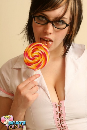 Extra hot brunette in white shirt and ch - XXX Dessert - Picture 3