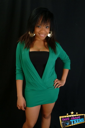 Sweet ebony babe in green and black outf - Picture 1