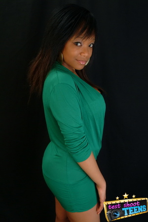 Sweet ebony babe in green and black outf - Picture 7
