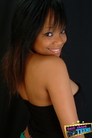Sweet ebony babe in green and black outf - Picture 11