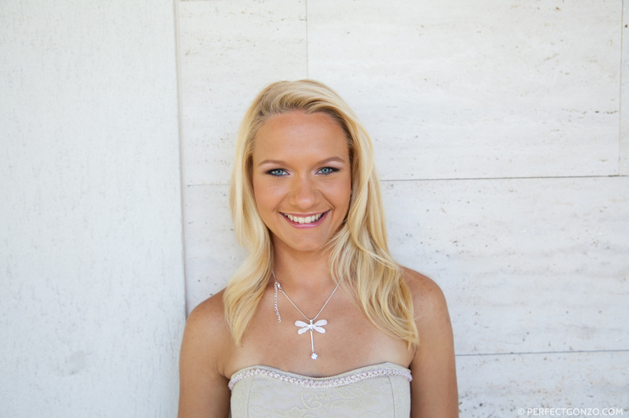 Blonde babe shows off her sexy bubble butt  - XXX Dessert - Picture 1