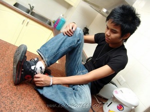 Handsome Asian stud takes off his black  - XXX Dessert - Picture 3