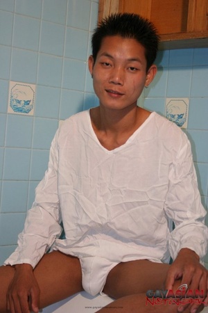 Asian gay dude gets his skinny body wet  - Picture 1