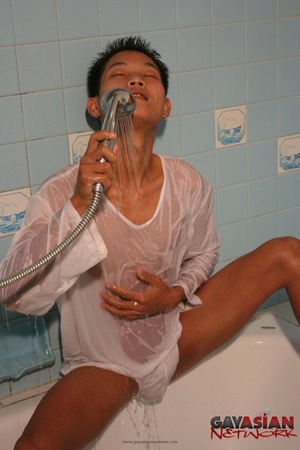 Asian gay dude gets his skinny body wet  - Picture 3