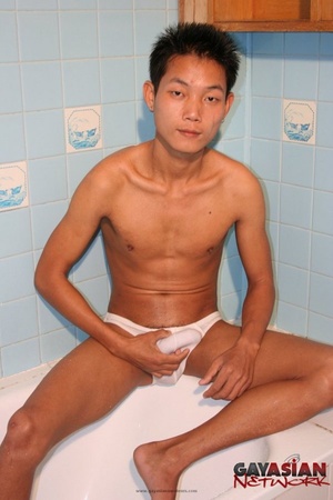 Asian gay dude gets his skinny body wet  - Picture 4