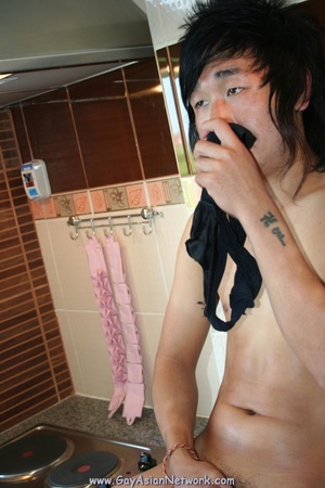 Asian dude pose his hot body then pours  - Picture 7