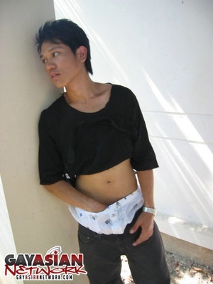 Asian stud pose outdoor before he goes i - XXX Dessert - Picture 4