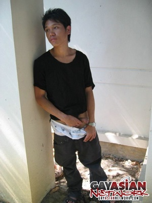 Asian stud pose outdoor before he goes i - XXX Dessert - Picture 5