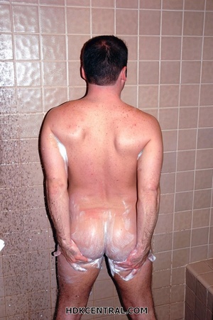 Big dude takes a shower then scrubs his  - Picture 2