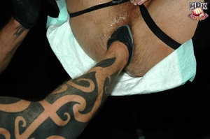 Big tattooed stud wearing black brief la - XXX Dessert - Picture 5