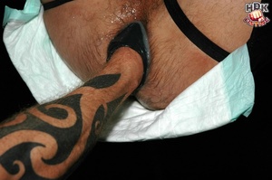 Big tattooed stud wearing black brief la - Picture 6