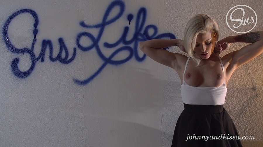 Blondie in white top and black skirt mastur - XXX Dessert - Picture 2