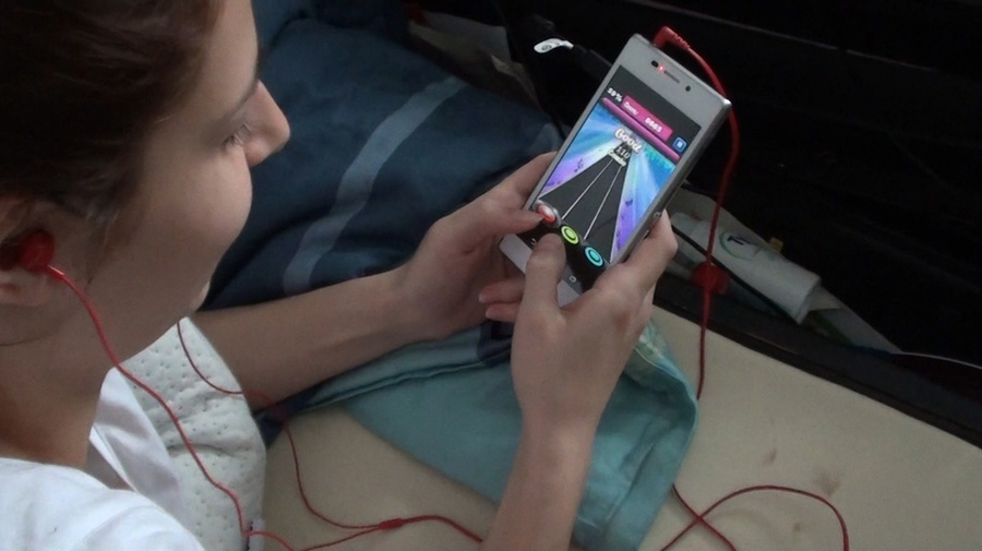 Shaved muff of an elegant slender brunette  - XXX Dessert - Picture 3