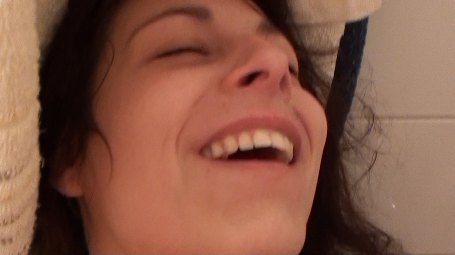 Shaved muff of an elegant slender brunette  - XXX Dessert - Picture 11