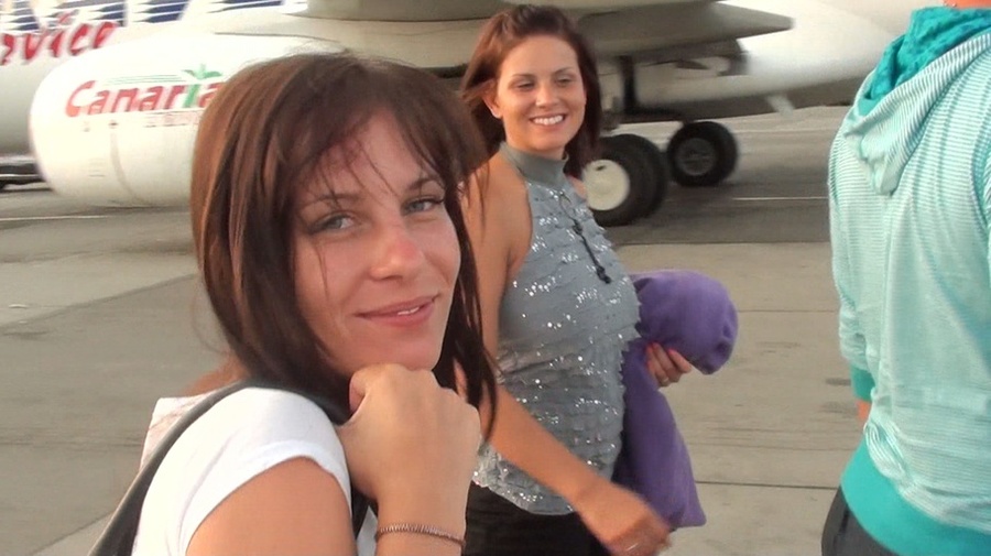 Cock-loving brunette gives a sloppy blowjob - XXX Dessert - Picture 1