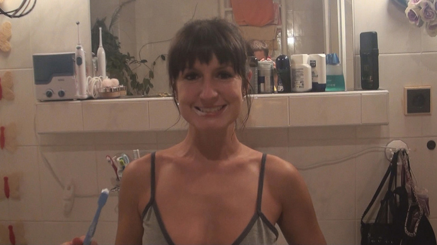 Brunette is brushing her teeth after giving - XXX Dessert - Picture 1