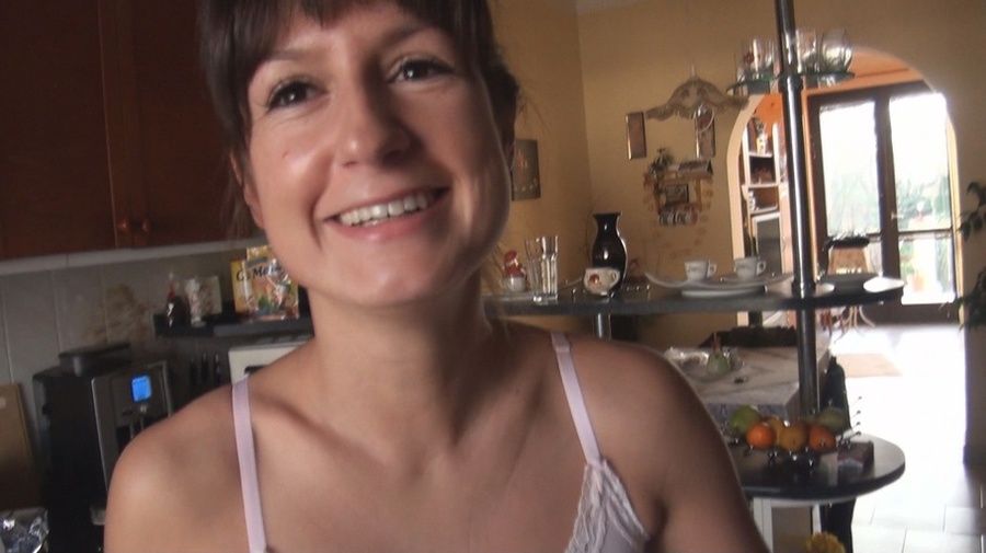 Brunette is brushing her teeth after giving - XXX Dessert - Picture 9