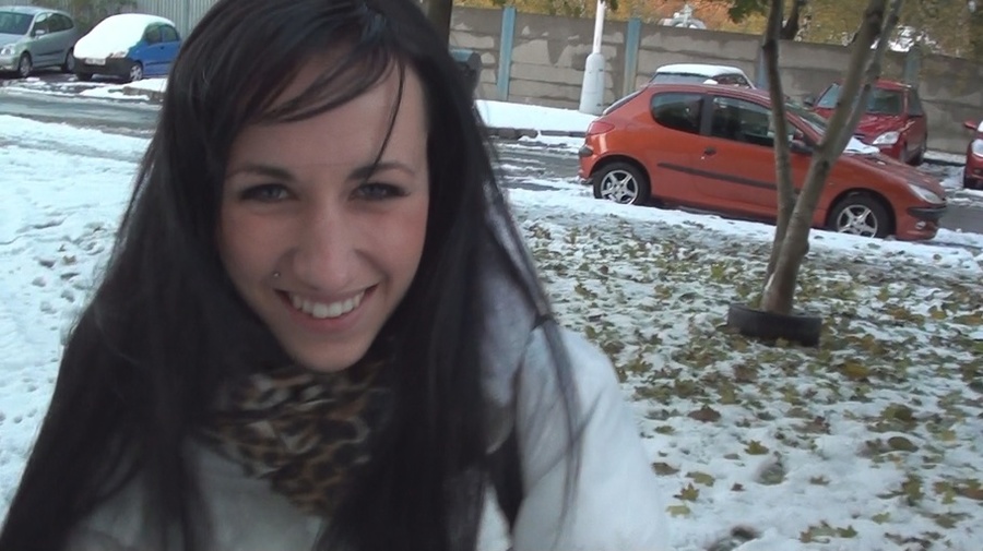 Cock-swallowing brunette is giving a head i - XXX Dessert - Picture 5