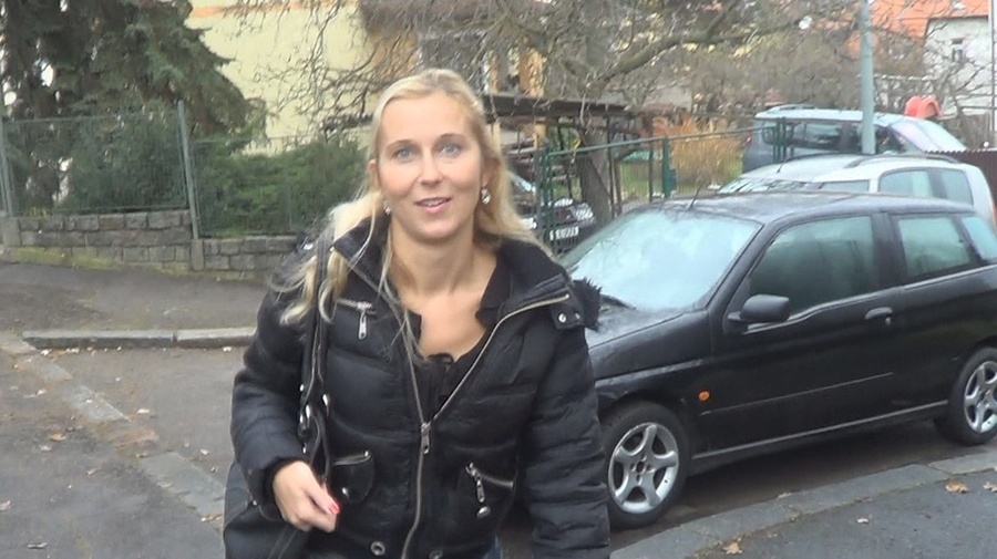 Amateur blonde is jumping up and down on he - XXX Dessert - Picture 3