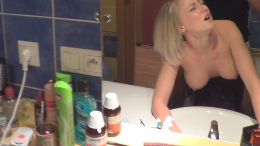 Insanely sexy busty blonde with blue eyes g - XXX Dessert - Picture 3