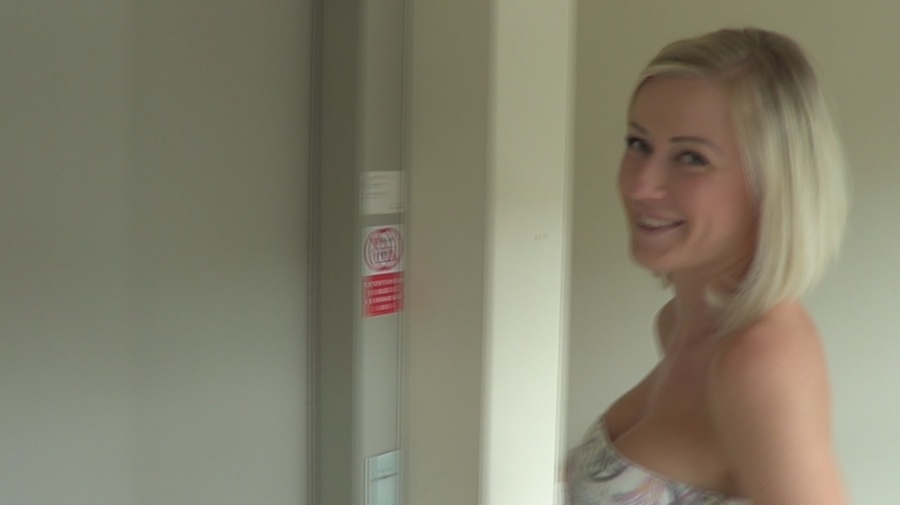 Insanely sexy busty blonde with blue eyes g - XXX Dessert - Picture 12