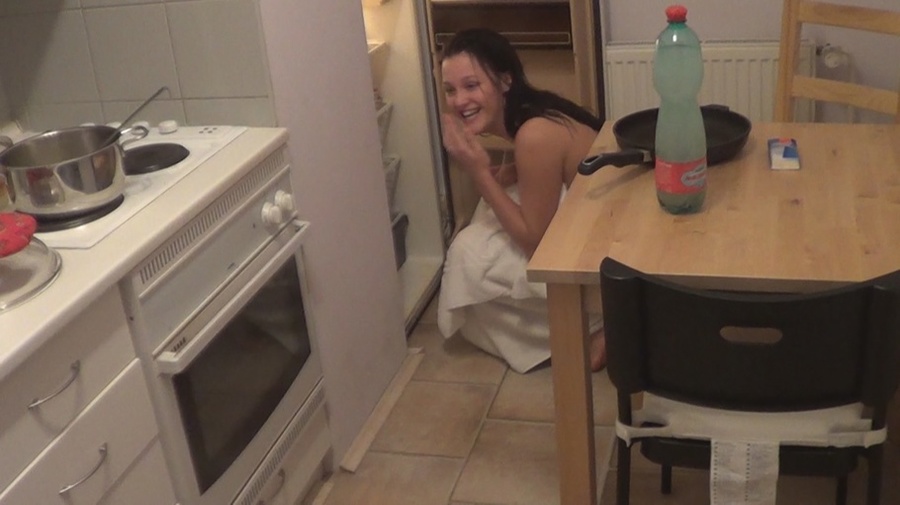 All-natural slender brunette gives a very g - XXX Dessert - Picture 1