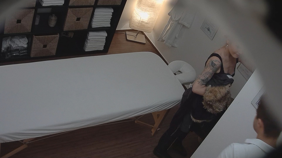 Tattooed blonde asks her masseur to touch h - XXX Dessert - Picture 1