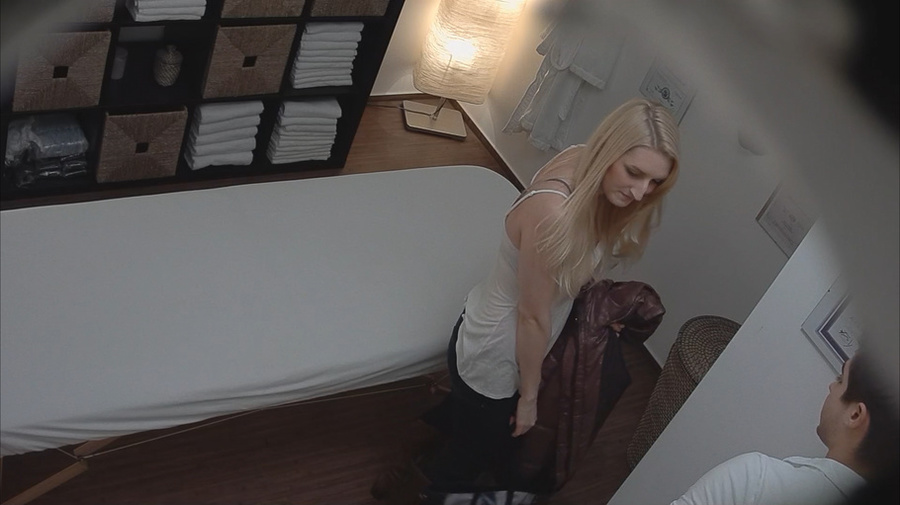 Beauty with juicy booty gets a gorgeous ero - XXX Dessert - Picture 1