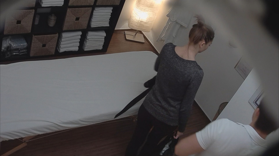 Seductive masseur is giving an erotic massa - XXX Dessert - Picture 1