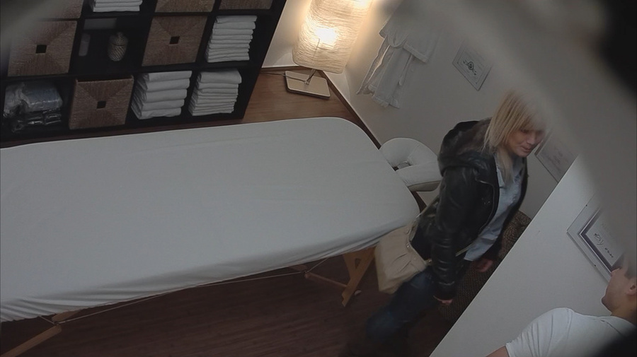 Sweet rounded booty is getting penetrated i - XXX Dessert - Picture 1