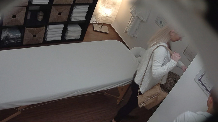 Big-booty blonde screwed hard in the doggy  - XXX Dessert - Picture 1