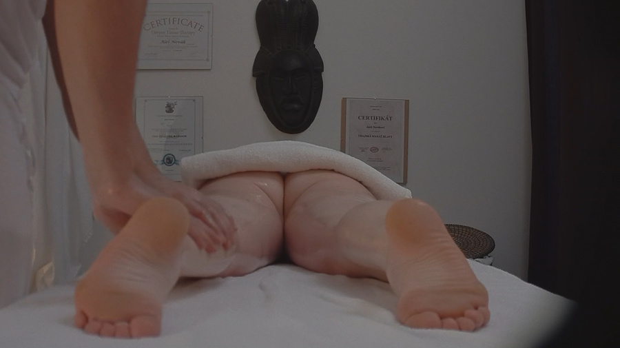 Elegant blonde is getting fully naked for a - XXX Dessert - Picture 5