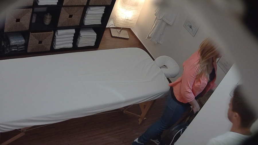 Busty babe with big ass fucked hard in the  - XXX Dessert - Picture 1