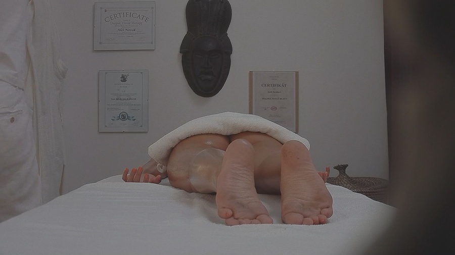 Seductive black-haired goddess poses naked  - XXX Dessert - Picture 6