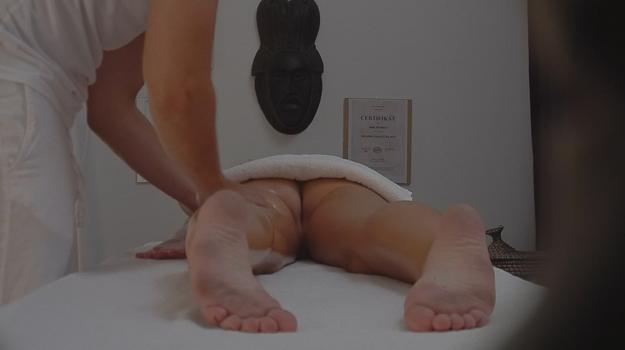 Sexy young coed allows masseur to touch her - XXX Dessert - Picture 5