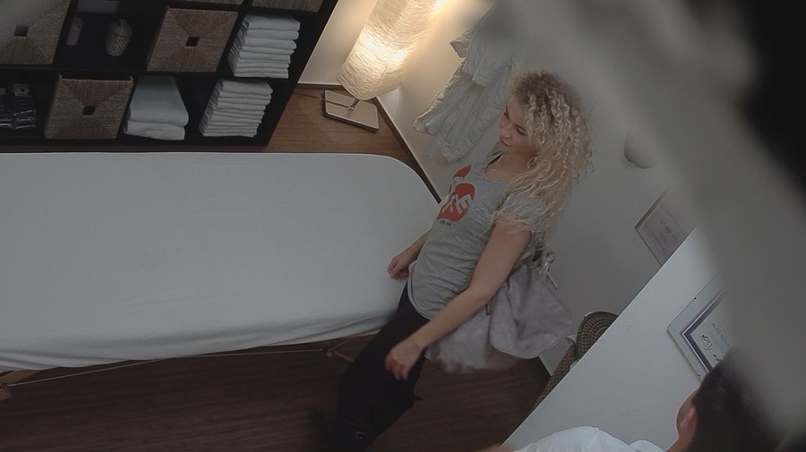 Stunning sex on the massage table with a ki - XXX Dessert - Picture 1