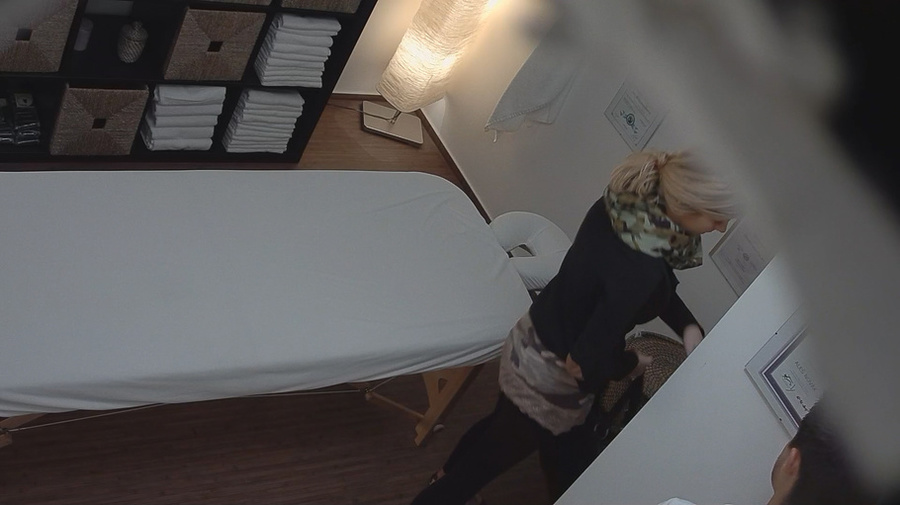 Professional masseur is touching a juicy sh - XXX Dessert - Picture 1