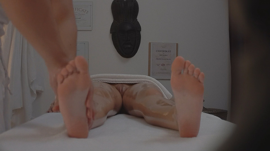 Horny masseur is oiling and touching blonde - XXX Dessert - Picture 7