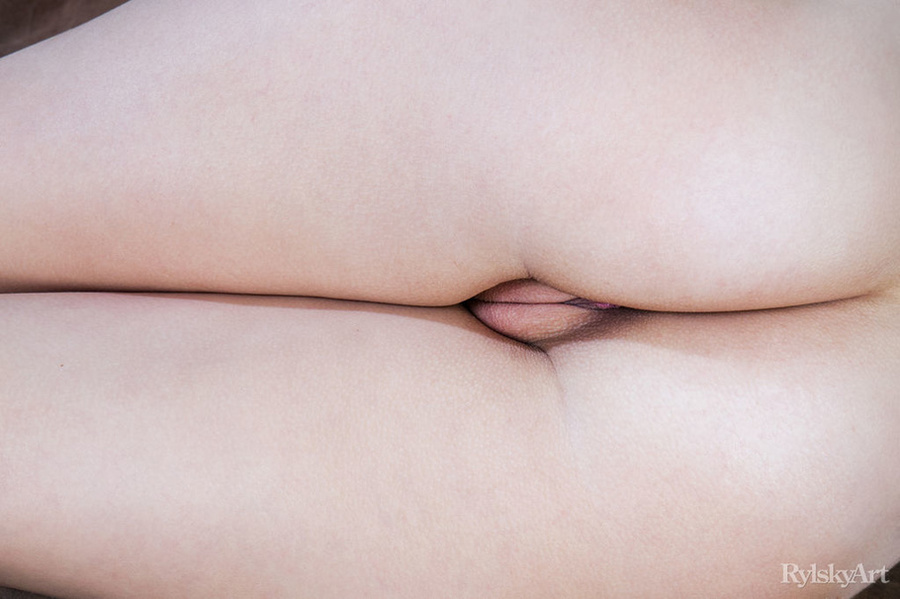 Cutie with red shawl poses hot at front of  - XXX Dessert - Picture 10