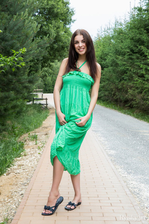 Chick in beautiful green dress in posing - XXX Dessert - Picture 1