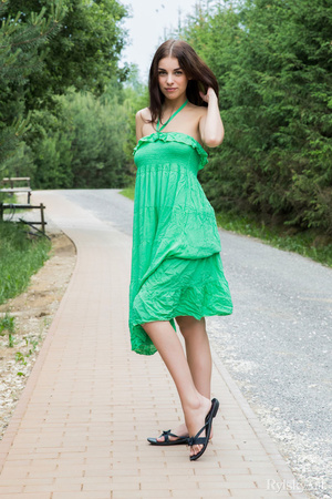 Chick in beautiful green dress in posing - XXX Dessert - Picture 3
