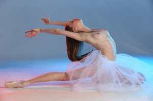 Beautiful long haired chick ballerina lo - XXX Dessert - Picture 8