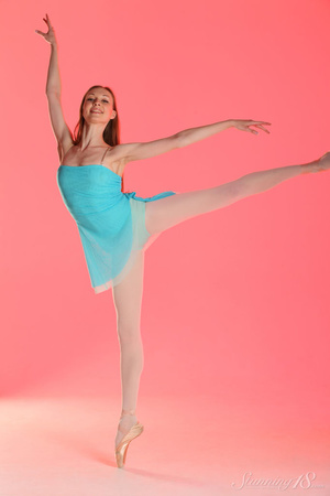 Flexible brunette chick ballerina with b - XXX Dessert - Picture 3
