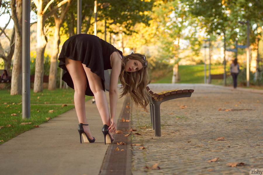 In the park, a graceful teen gives great gl - XXX Dessert - Picture 1