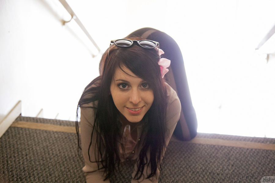 Sporty girl in clunky pink shoes and black  - XXX Dessert - Picture 2