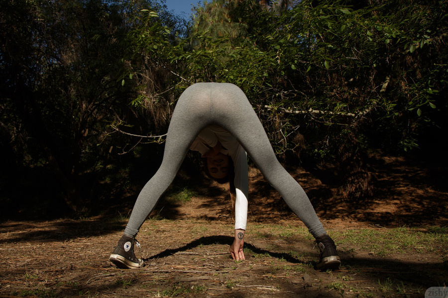 Sporty girl’s gray leggings are pulled down - XXX Dessert - Picture 6